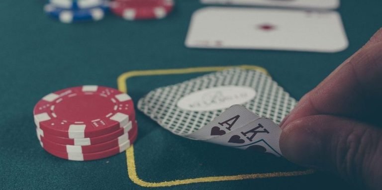 Filipino players enjoying mobile sports and casino games on 1806